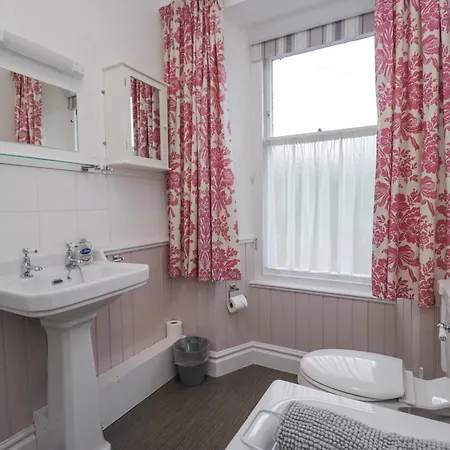 14 Castle Garth * Kendal
